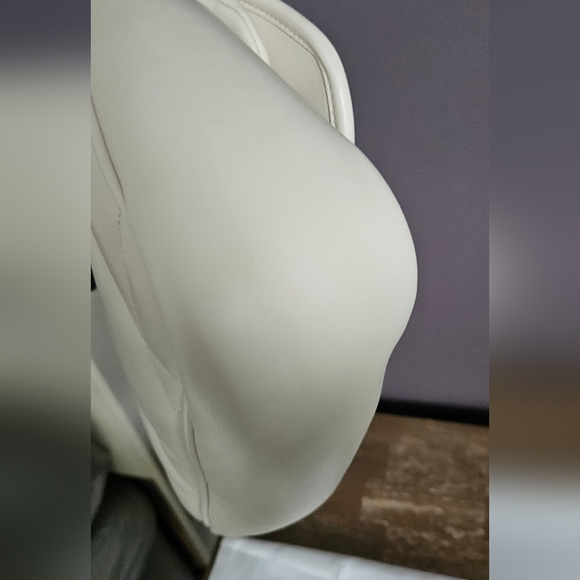 Coach Pillow Madison - Picture 4 of 16